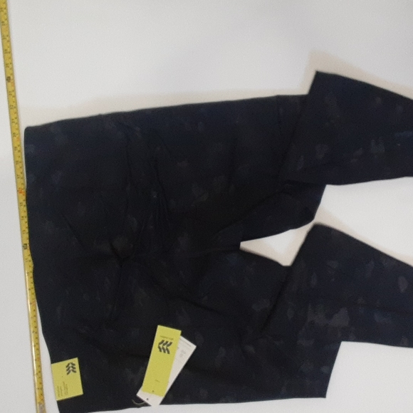 Sz 3X All in Motion Premium Elongate high rise 7/8 legging Black Camouflage - Picture 10 of 14